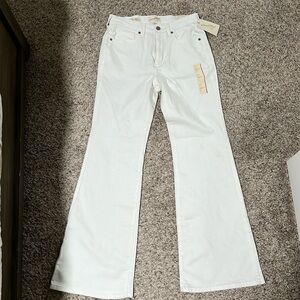 Universal Thread High-Rise Flare Jeans 4 short